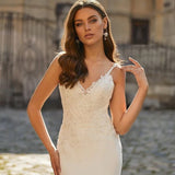 Straps Mermaid Wedding Dresses 2023 V-Neck Lace Appliques Elegant Ivory Bridal Gown Custom Made Sleeveless Sweep Train