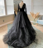 Gothic Long Sleeves Tulle Wedding Dress Lace Appliques Sweep Black Wedding Gown 2023 Sweetheart Tiered Bridal Dress