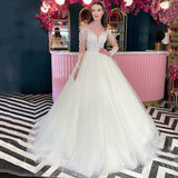 Luxury Elegant Ladies Sexy V Neck Lace Applique 2023 Back Button Wedding Dress Sleeveless Bridal Beach Wedding Party